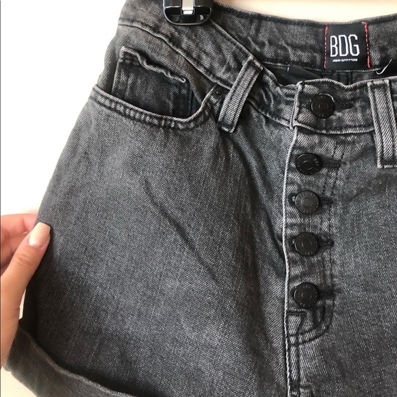 Urban Outfitters Mom Shorts - Picture 2 of 2